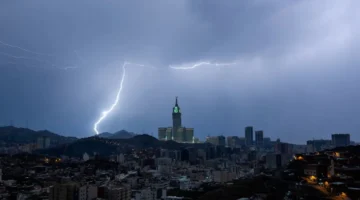 الأرصاد تحذر من أمطار غزيرة ورياح شديدة في العاصمة المقدسة